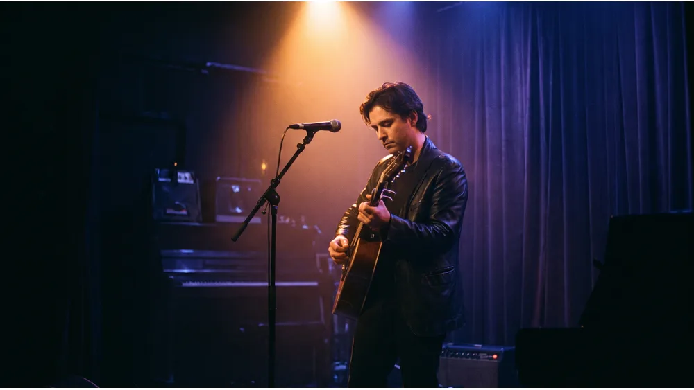Going Solo: Tips to Transition to Your Solo Act — illustration