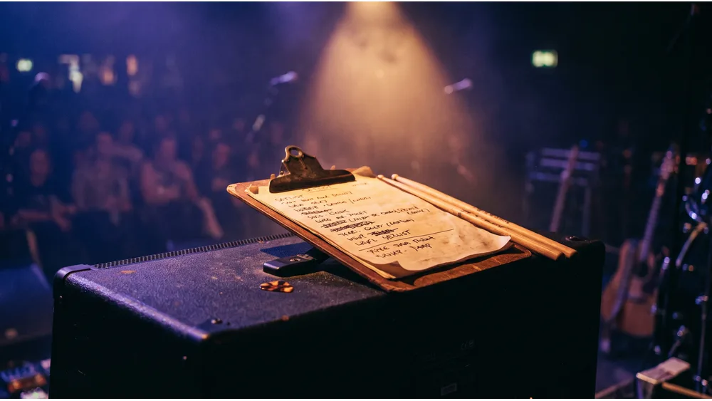 The Art of Crafting the Perfect Setlist to Captivate Your Audience — illustration